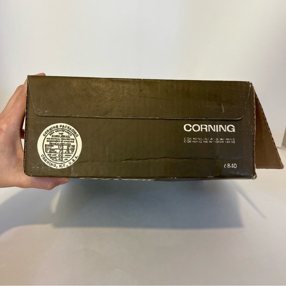 New Vintage Pyrex Baker in a Basket with Box 2 qt Casserole Dish Lid Woven 6840 - Picture 3 of 12